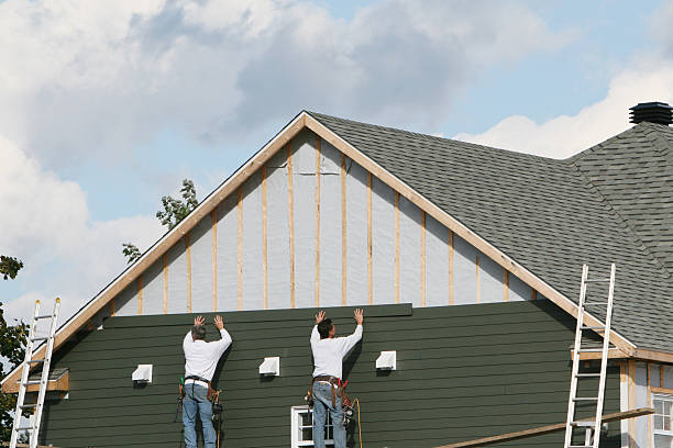 Professional Siding Contractor technician working in Lutherville Timonium, MD